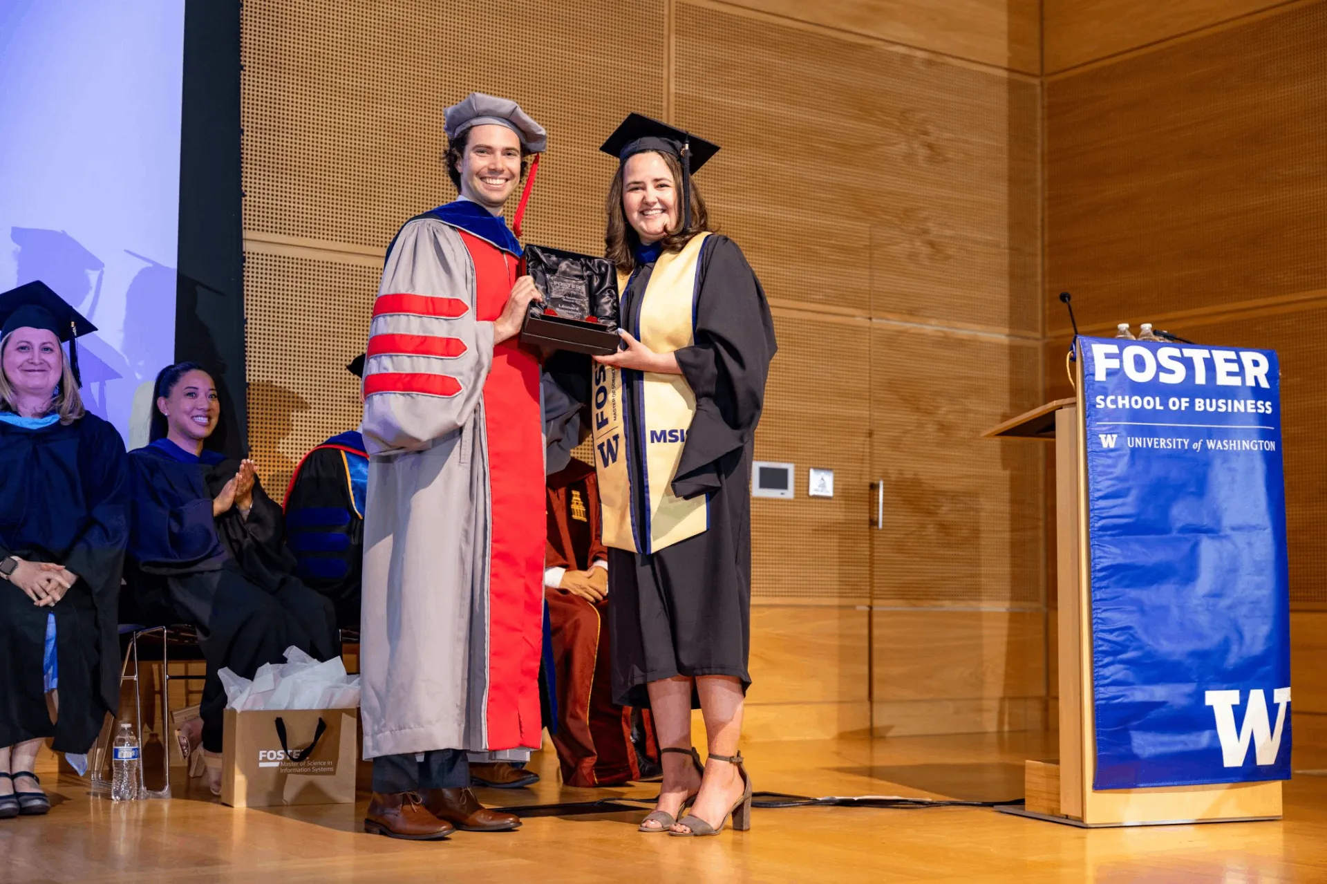 Léonard Boussioux receiving the Dean’s Excellence Award for Graduate Teaching at the UW Foster School of Business